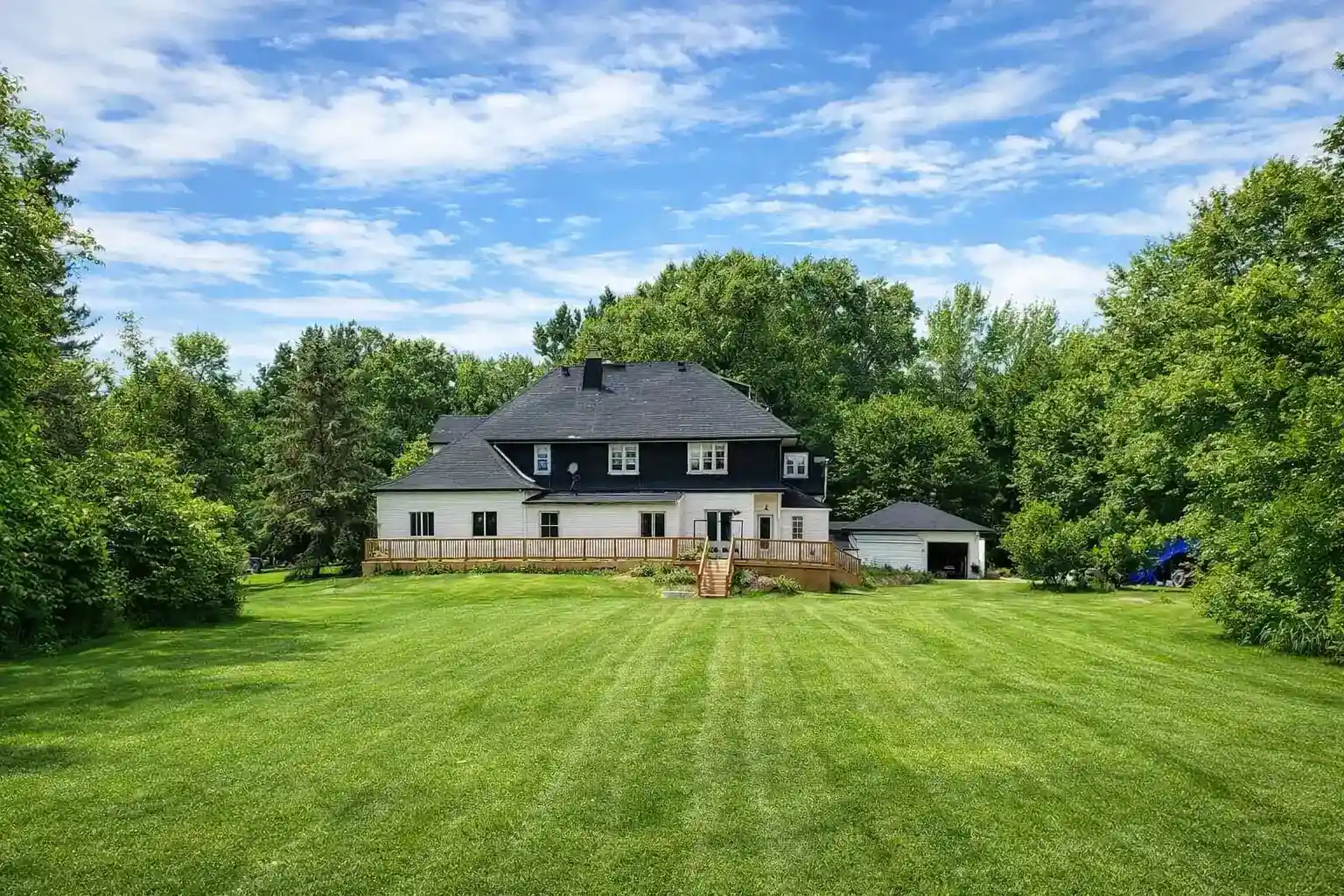 Comfortable living area at Mara Place Residence in Beaverton Ontario